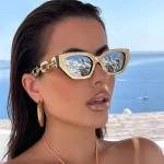 Chic Square Frame Sunglasses - Image 2